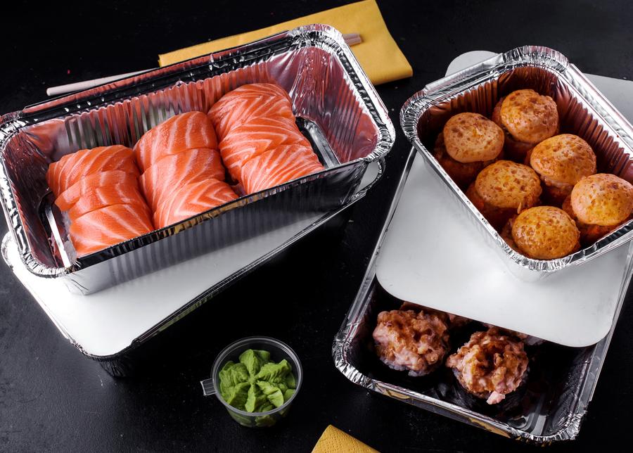 Sushi und Brötchen