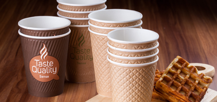 Zweischichtige Becher